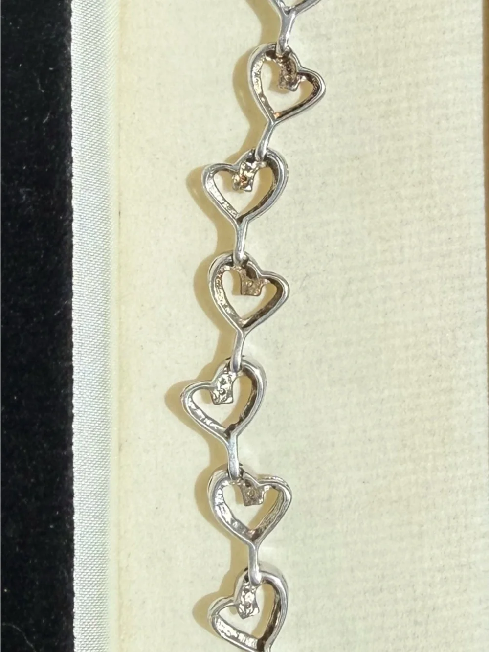 Diamond Heart Link Bracelet - Women Jewelry - Picture 4 of 6
